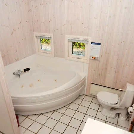 8 Person In Sjolund-by Traum Hejls