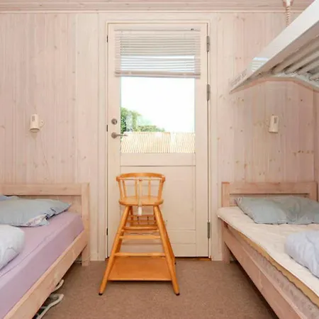 8 Person In Sjolund-by Traum * Hejls