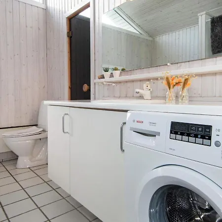 Three-bedroom Holiday In Sjolund 4 *