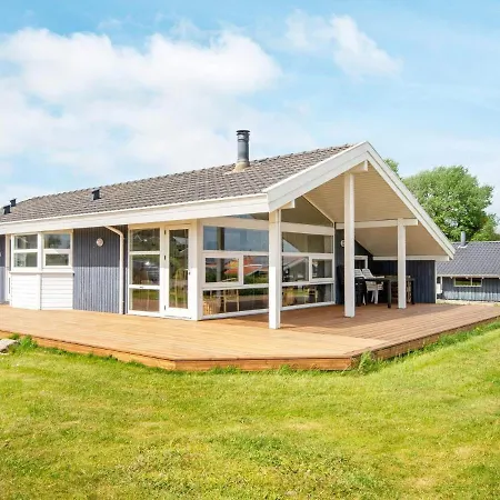 Three-bedroom In Sjolund 4 *