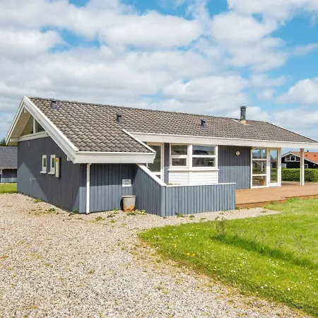 Holiday home Three-bedroom In Sjolund 4 *