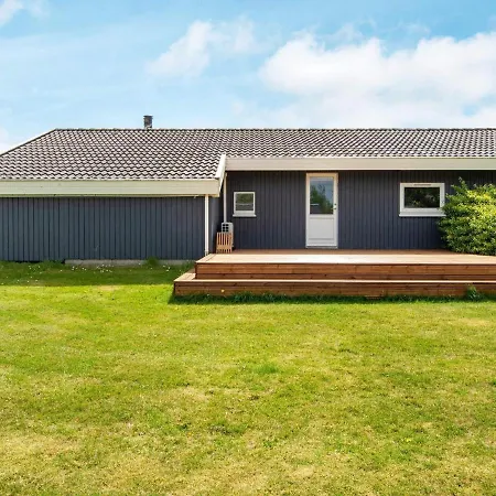 Three-bedroom In Sjolund 4 *