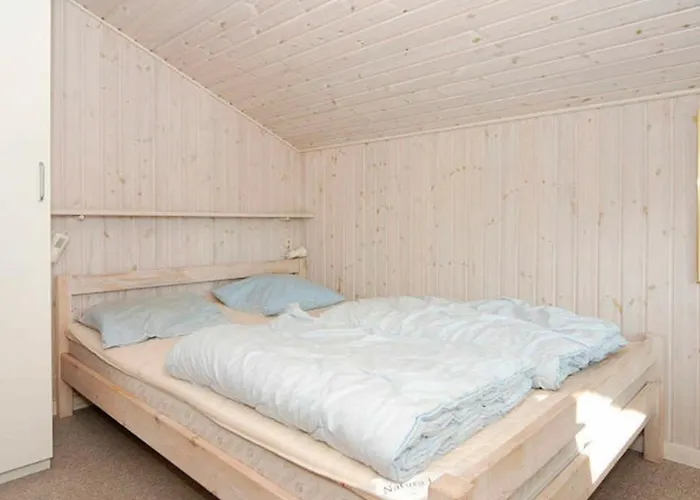 8 Person In Sjolund-by Traum * Hejls