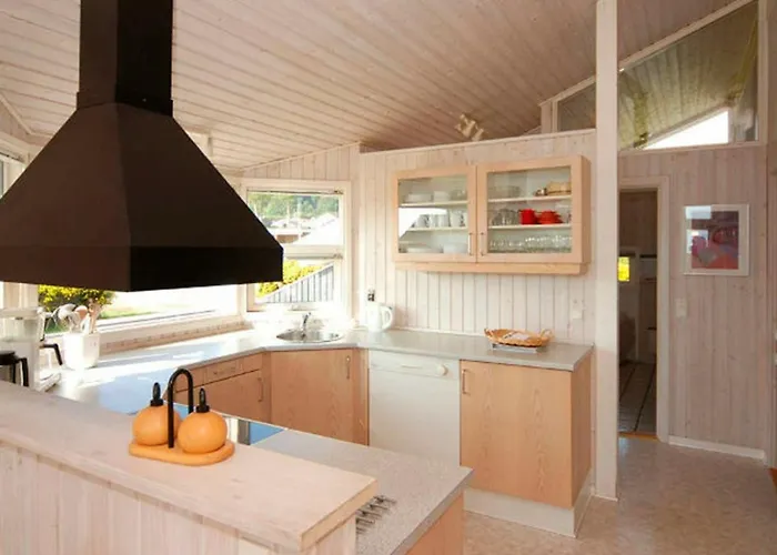 8 Person In Sjolund-by Traum * Hejls