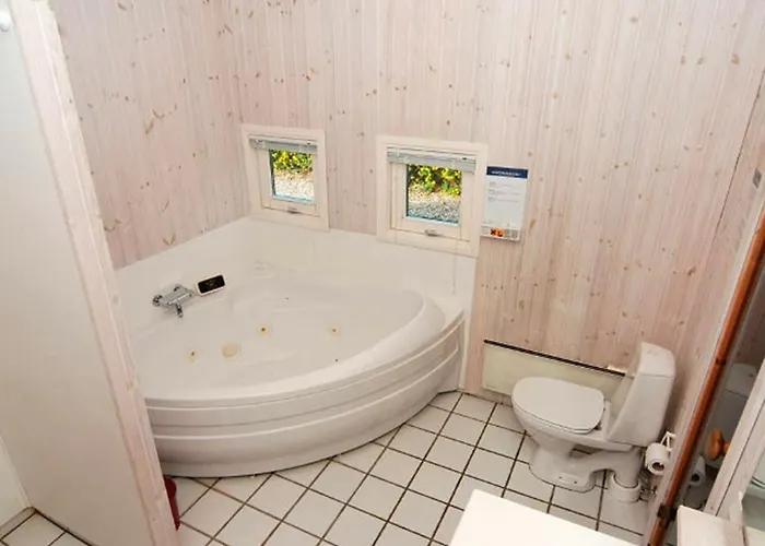 8 Person In Sjolund-by Traum Hejls