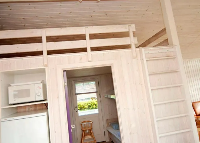 8 Person In Sjolund-by Traum *