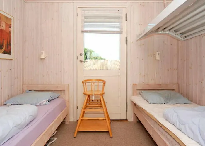 8 Person In Sjolund-by Traum * Hejls