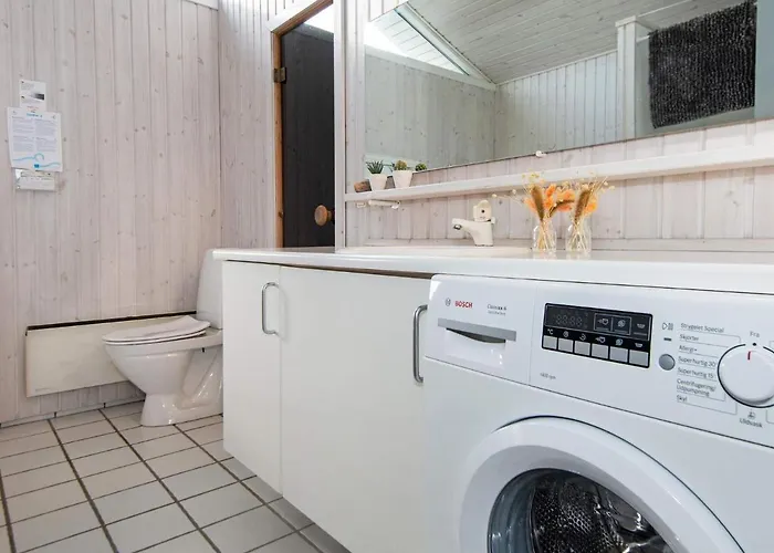 8 Person In Sjolund-by Traum *