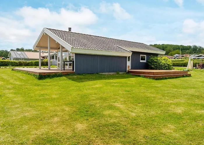 8 Person In Sjolund-by Traum *