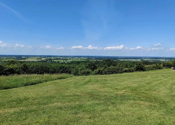 8 Person In Sjolund-by Traum