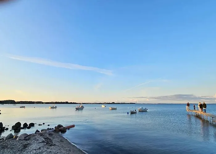 8 Person In Sjolund-by Traum